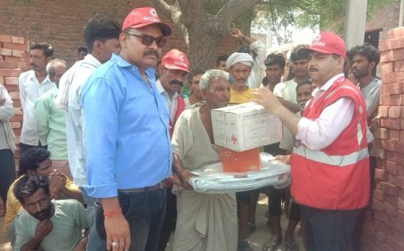 हरदोई न्यूज़: अग्नि पीड़ितों की मदद में सबसे आगे आया रेडक्रास सोसाइटी।