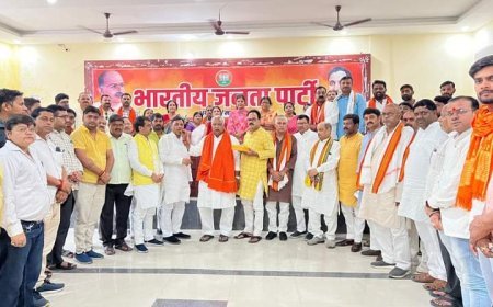 अयोध्या न्यूज़: नरेंद्र मोदी तीसरी बार बनेंगे प्रधानमंत्री, भाजपा कार्यालय पर एनडीए की जीत का मना जश्न।