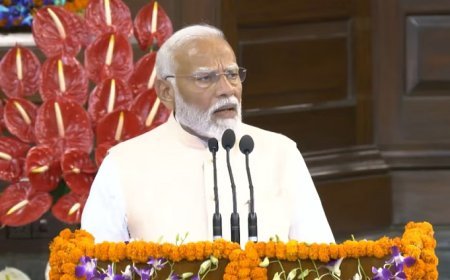 मोदी चुने गए एनडीए के नेता: बैठक से पहले संविधान को माथे से लगाया, 9 जून को पीएम पद की शपथ लेंगे।