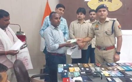 बिजनौर न्यूज़: एसपी ने चेहरों पर लौटाई मुस्कान, तीन माह में गुमशुदा हुए 32 लाख के 137 मोबाइल लौटाए।