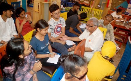 आगरा न्यूज़: पोएट्री राइटिंग और रीडिंग बच्चों को उनके करियर को निखारने में भी बडा योगदान दे सकती है।