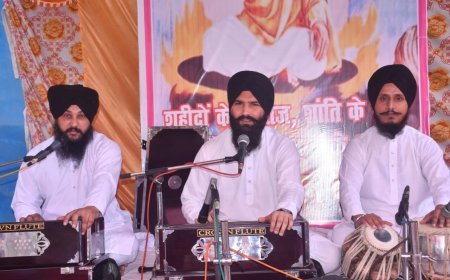 गुरु अरजन देव की शहादत में शरबत छबील व  प्रसाद को वितरित किया।