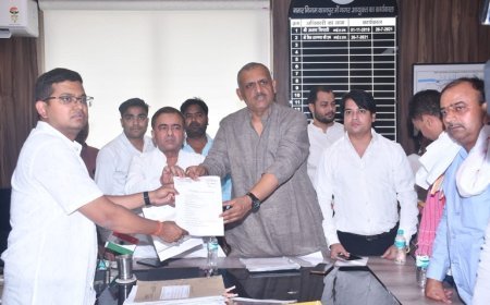 कानपुर न्यूज़: आर्य नगर विधायक अमिताभ बाजपेई ने नगर निगम पहुंचकर  मुद्दो पर नगर आयुक्त से वार्ता की।