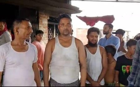 संत कबीर नगर न्यूज़: शार्ट सर्किट से लगी आग से गृहस्थी जल कर खाक,  बीसो लाख का नुकसान।