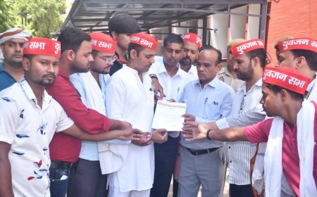 कानपुर न्यूज़: पुलिस विभाग में आउटसोर्सिंग के माध्यम से हो रही भर्तियों के विरोध में राष्ट्रपति को ज्ञापन सौपा।