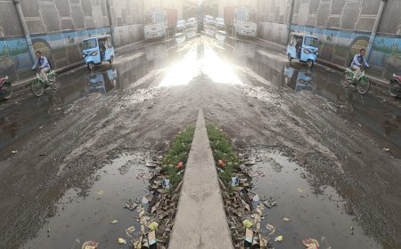 कानपुर न्यूज़: रोड नेशनल हाईवे का नाला ओवर फ्लो सड़क जलमंग्न सैकड़ो राहगीर गिरकर चौटहील। 