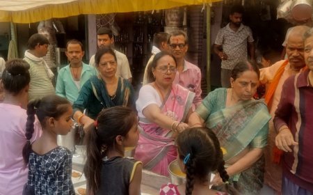 बहादुर बेटियां फाउंडेशन की पदाधिकारी स्नेहलता गुप्ता की वैवाहिक वर्षगांठ के अवसर पर बेटियों को कराया गयाभोजन