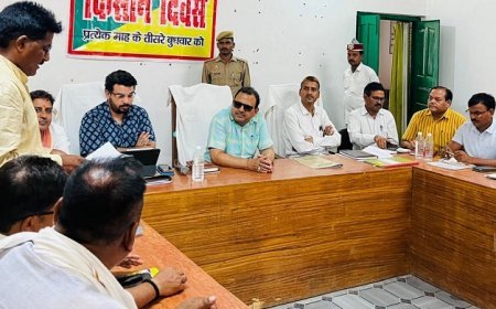 जिलाधिकारी की अध्यक्षता में कृषि भवन सभागार में हुई किसान दिवस की बैठक।