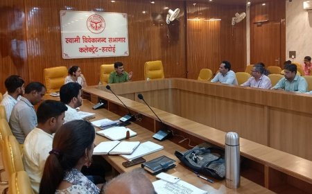 खण्ड शिक्षा अधिकारी अपने कार्यालय में बैठें।अधिष्ठान से सम्बंधित समस्याओं के लिए शिक्षकों को अनावश्यक कार्यालय में न दौड़ाया जाये:- जिलाधिकारी 