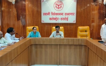 जिलाधिकारी ने की योग दिवस की तैयारियों को लेकर बैठक।