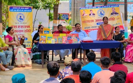 हरदोई न्यूज़: एस एस एन जनकल्याण समिति ने हिन्दू धार्मिक ग्रंथो और 11 पेड़ो क़ो जिला जेल में किया भेंट।