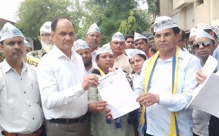 शाहजहाँपुर न्यूज़: नीट परीक्षा का पेपर लीक व धाँधली को लेकर आम आदमी पार्टी ने दिया ज्ञापन।