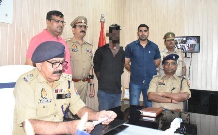 गाजीपुर न्यूज़: कपड़े की दुकान में आग लगाने वाला शातिर गिरफ्तार।