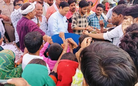 हरदोई न्यूज़: व्यापार मंडल महामंत्री ने कस्बा की गोपी मार्केट में किया भण्डारा का आयोजन। 