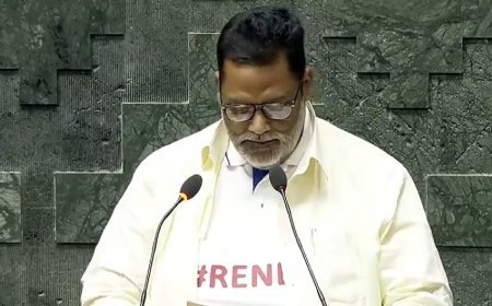 बिहार के निर्दलीय सांसद पप्पू यादव का दिखा अनोखा अंदाज, हैशटैग #RENEET वाली टी-शर्ट पहने हुए दिखाई दिए पप्पू यादव ।