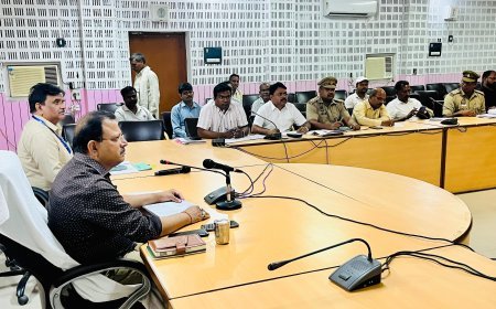 बलिया न्यूज़: सभी ब्लैकस्पॉट पर जल्द लग जाए टेबल टॉप व साइन बोर्डः जिलाधिकारी