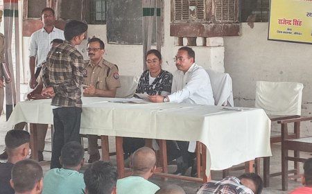 बलिया न्यूज़: जेल में विधिक साक्षरता जागरूकता शिविर का आयोजन, बंदियों को विधिक रूप से किया जागरूक।