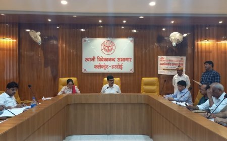 हरदोई न्यूज़: जिलाधिकारी की अध्यक्षता में हुई संचारी रोग नियंत्रण व शासी निकाय की बैठक।