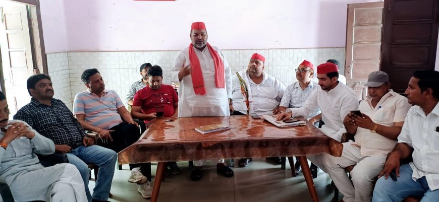 सहारनपुर न्यूज़: सपा जिला कार्यालय पर पार्टी कार्यकर्ताओं ने लोकसभा चुनाव में मिली जीत पर मनाई खुशी।