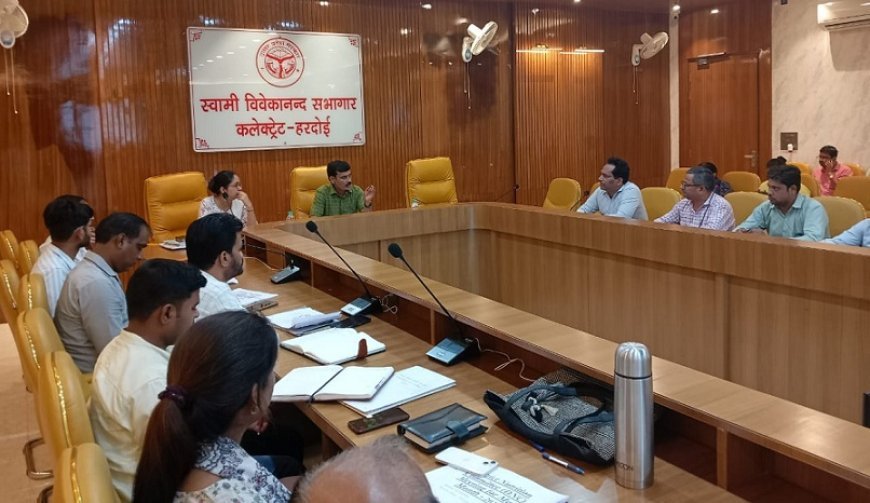 खण्ड शिक्षा अधिकारी अपने कार्यालय में बैठें।अधिष्ठान से सम्बंधित समस्याओं के लिए शिक्षकों को अनावश्यक कार्यालय में न दौड़ाया जाये:- जिलाधिकारी 