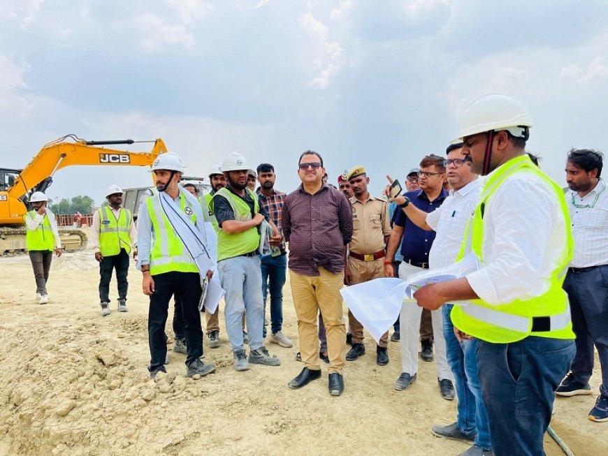 बलिया न्यूज़: जिलाधिकारी ने ग्रामीण पेयजल आपूर्ति के लिए बनाए जा रहे इनटेक वेल और वाटर ट्रीटमेंट प्लांट का किया निरीक्षण।