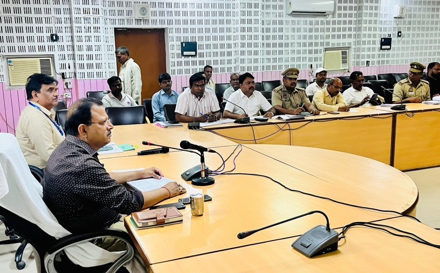 बलिया न्यूज़: सभी ब्लैकस्पॉट पर जल्द लग जाए टेबल टॉप व साइन बोर्डः जिलाधिकारी