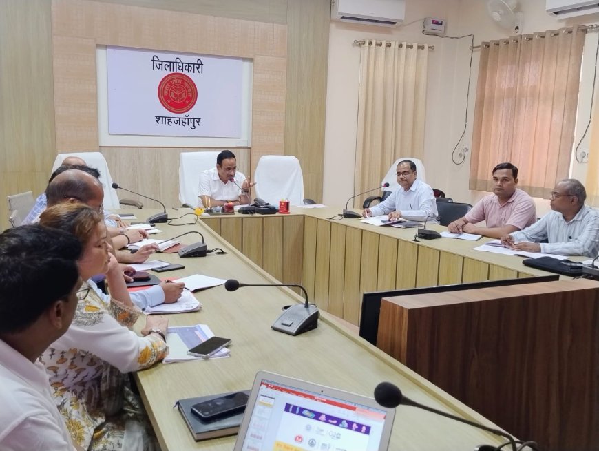 शाहजहाँपुर न्यूज़: यातायात नियमों के बारे में अधिक से अधिक जागरूकता अभियान चलाये : डीएम