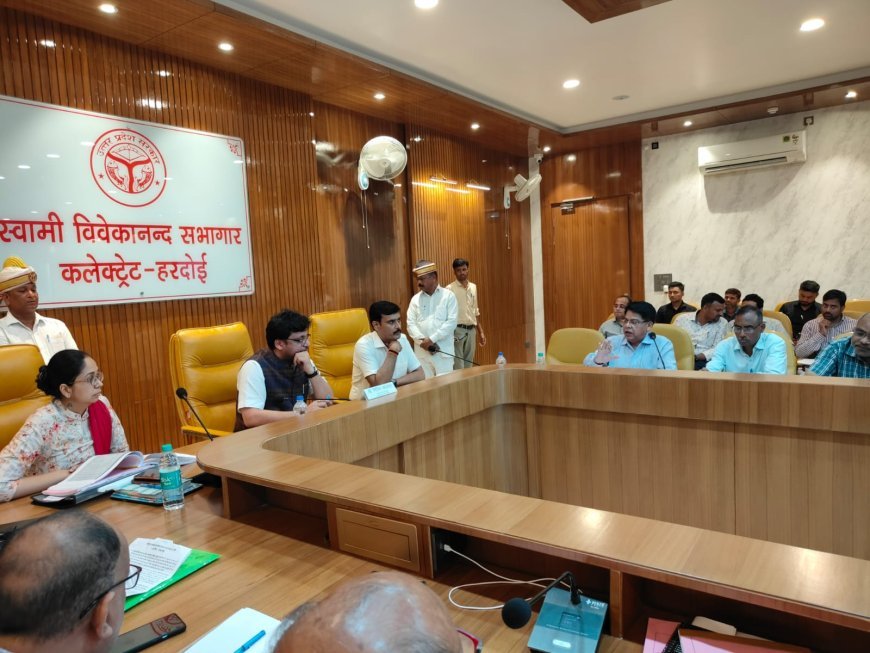 हरदोई न्यूज़: मंत्री नितिन अग्रवाल ने की विभिन्न विभागों की समीक्षा बैठक- मंत्री ने कहा कि सभी अधिकारी योजनाओं का जमीनी क्रियान्वयन सुनिश्चित करें।