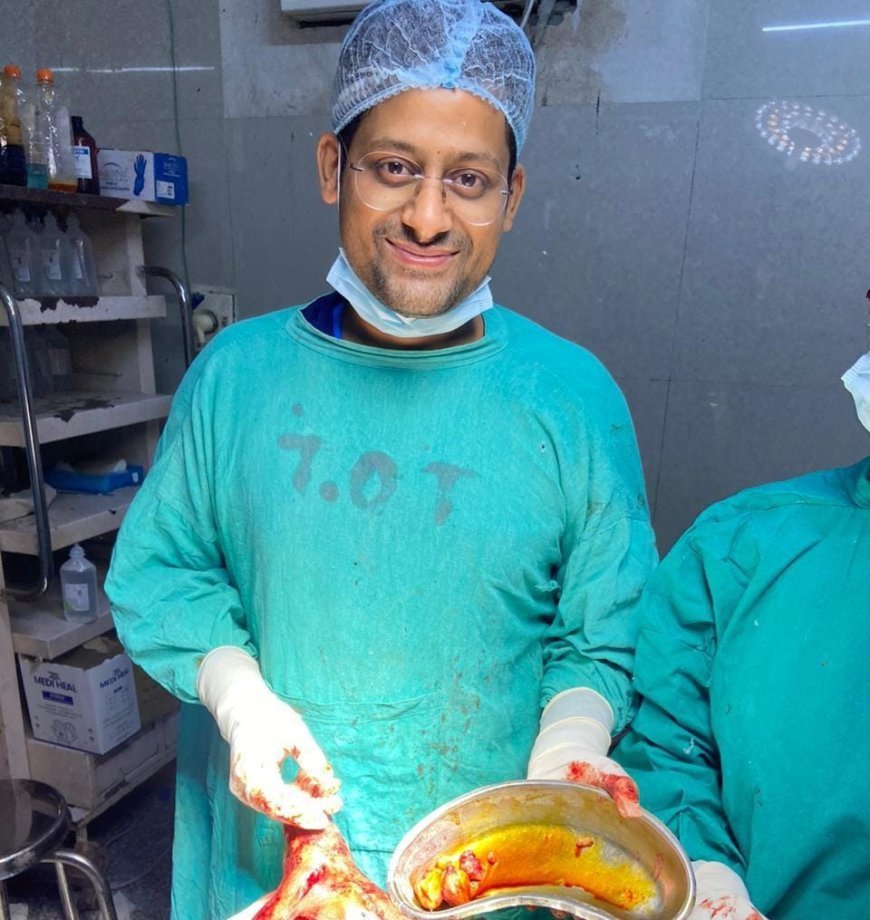 शाहजहांपुर न्यूज़ : स्वशासी राज्य चिकित्सा महाविद्यालय शाहजहांपुर  के डॉक्टरों ने किया नस के गंभीर ट्यूमर का सफ़ल ऑपरेशन।