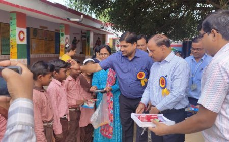 पीलीभीत न्यूज़: जिलाधिकारी की अध्यक्षता में ग्राम टाह पौटा के जूनियर हाईस्कूल में प्रवेश उत्सव कार्यक्रम का किया गया आयोजन। 