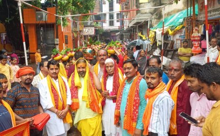 सिद्धार्थनगर न्यूज़: देवी प्रतिमा प्राण प्रतिष्ठा को लेकर बढ़नी कस्बे में निकाली गई भव्य कलश शोभा यात्रा।