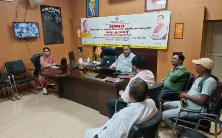 शाहजहाँपुर न्यूज़: अपर नगर आयुक्त ने नगर निगम कार्यालय में जन समस्याओं को सुना। 