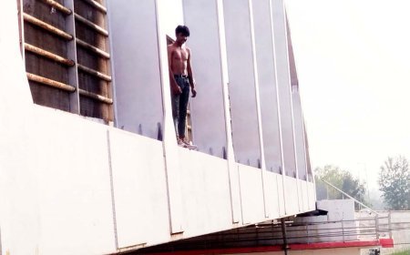 देवबंद न्यूज़: पत्नी के वियोग में रेलवे ओवरब्रिज पर चढ़ा व्यक्ति, घंटों चला ड्रामा।