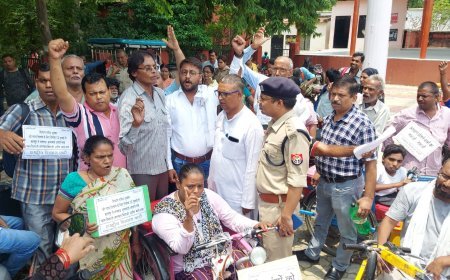 कानपुर: दिव्यांग उत्पीड़न के विरोध में राष्ट्रीय दिव्यांग पार्टी की पदयात्रा पुलिस ने रोकी।