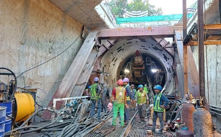 कानपुर मेट्रोः स्वदेशी कॉटन मिल के पास कट एण्ड कवर शाफ्ट से ‘आजाद‘ टनल बोरिंग मशीन हुई लॉन्च।