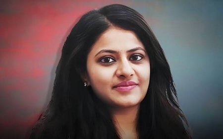 ट्रेनी आईएएस पूजा खेडकर के घर पर चला पुणे नगर निगम का बुलडोजर..