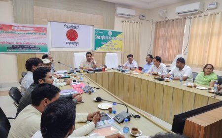 शाहजहांपुर न्यूज़: योजनाओं का लाभ पात्रों को ही मिलना चाहिए : डीएम