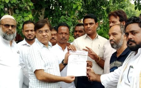 शाहजहांपुर न्यूज़: इस्तीफ़े की मांग को लेकर उत्तर प्रदेश अल्पसंख्यक कांग्रेस कमेटी ने ज्ञापन सौंपा। 