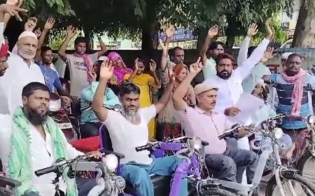 सम्भल न्यूज़: वर्तमान बजट से दिव्यांगों में निराशा, प्रदर्शन कर सौंपा ज्ञापन। 