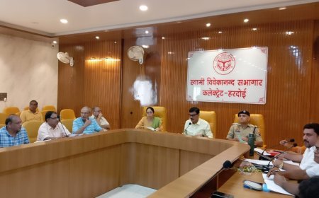 हरदोई न्यूज़: जिलाधिकारी की अध्यक्षता में हुई उद्योग व व्यापार बंधु की बैठक। 