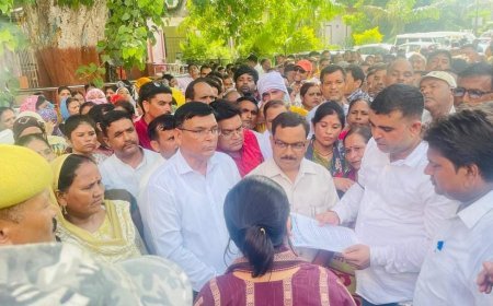 शाहजहांपुर न्यूज़: प्रदेश प्राथमिक शिक्षा मित्र संघ ने गांधी प्रतिभा के समक्ष श्रद्धांजलि सभा का आयोजन किया।