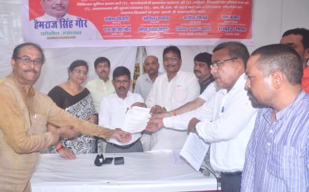 कानपुर न्यूज़: पुरानी पेंशन बहाली को लेकर जिला विद्यालय निरीक्षक कार्यालय पर धरना प्रदर्शन।