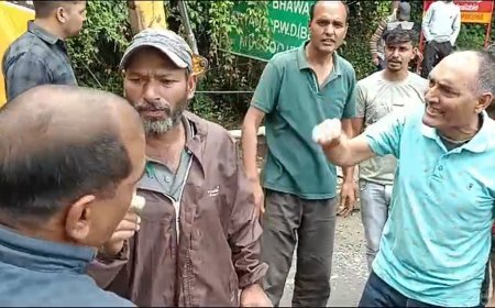 मसूरी जीरो प्वाइंट में बंद पड़े नाले और पेयजल की आपूर्ति न होने पर लोगों का हंगामा, राष्ट्रीय राजमार्ग पर करा प्रदर्शन