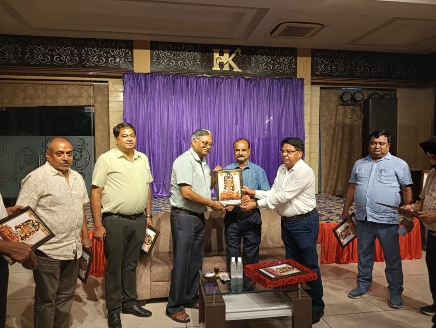 हरदोई न्यूज़: चिकित्सक दिवस पर भगवान कहे जाने वाले चिकित्सकों का किया गया सम्मान।