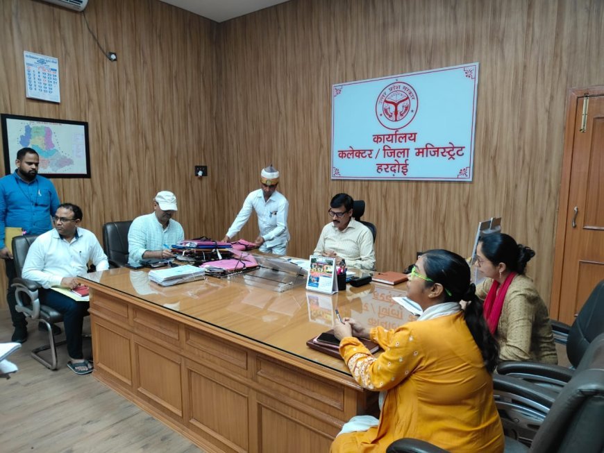 हरदोई न्यूज़: जिलाधिकारी ने की नीलम नदी के जीर्णाेद्वार के सम्बन्ध में बैठक।