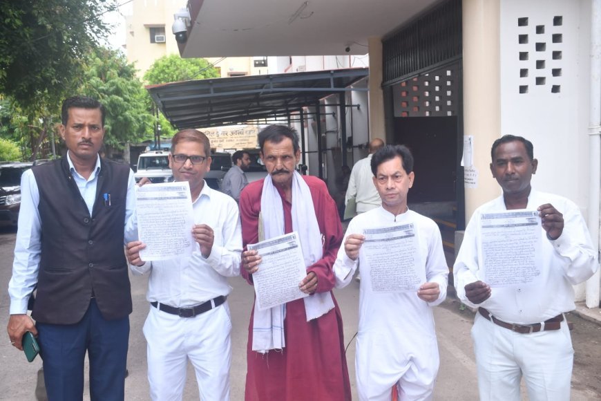 कानपुर न्यूज़: स्वतंत्रता संग्राम सेनानी सेवा सदन की समस्याओं को लेकर ज्ञापन सौपा। 