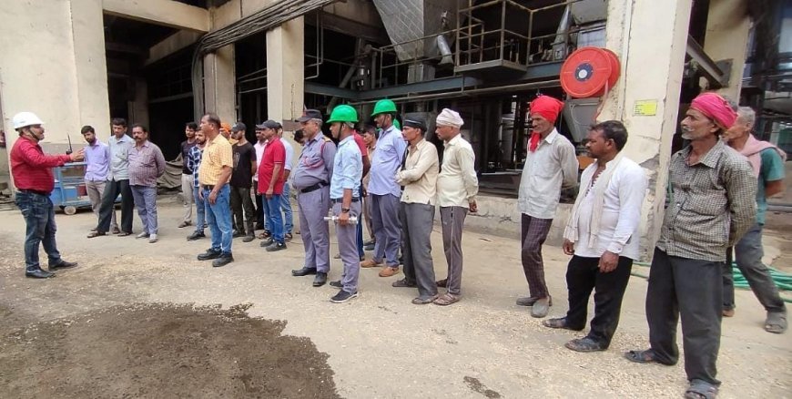 कानपुर न्यूज़: आग लगने की सूचना पर मची भगदड़,अग्नि सुरक्षा पर मॉक ड्रिल। 