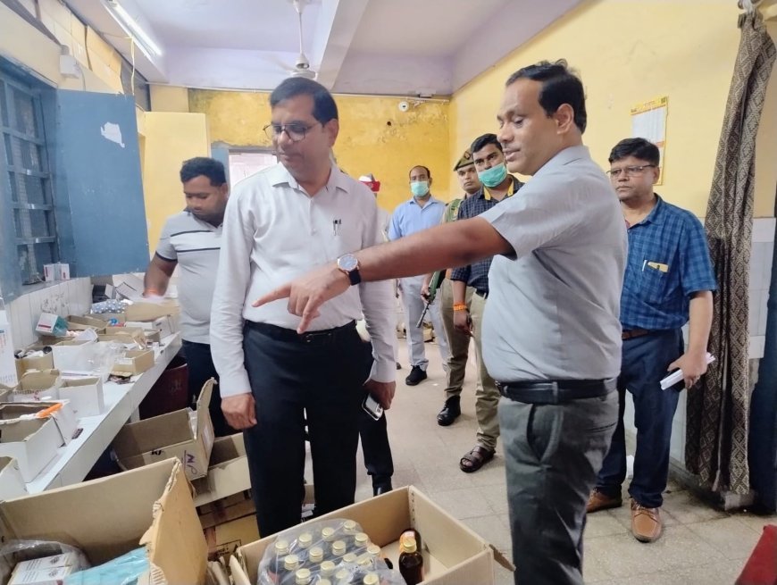 शाहजहांपुर न्यूज़: जिलाधिकारी ने किया मेडिकल कालेज का औचक निरीक्षण। 