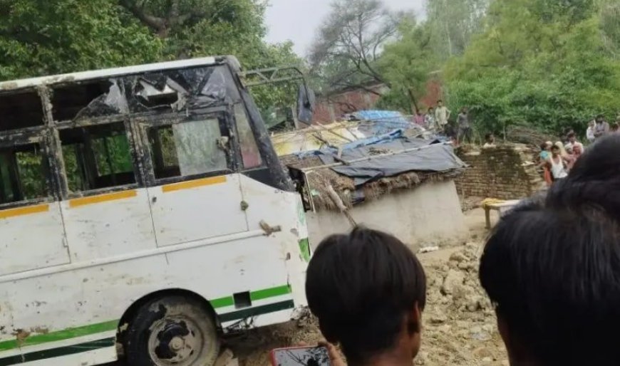 हरदोई दर्दनाक हादसा- प्राइवेट बस अनियंत्रित होकर झोपड़ी पर पलटी, चार लोगों की मौत।
