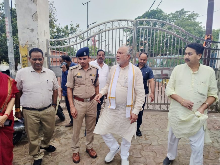 शाहजहाँपुर न्यूज़: वित्त मंत्री सुरेश खन्ना ने डीएम और एसपी के बाद बाढ़ प्रभावित क्षेत्रों का किया निरीक्षण। 